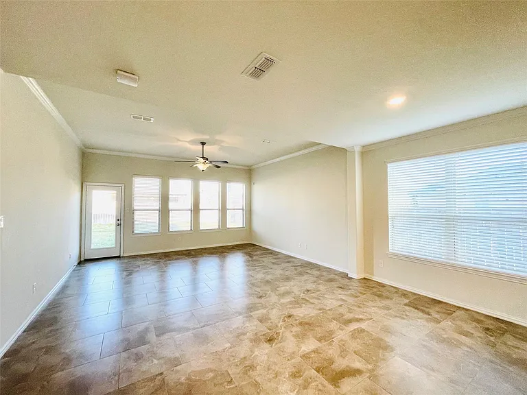 1915 Orchard Berry Ln — Photo 5