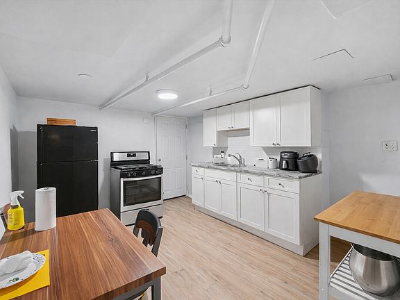 3rd image of 2105 New York Ave Floor Basement