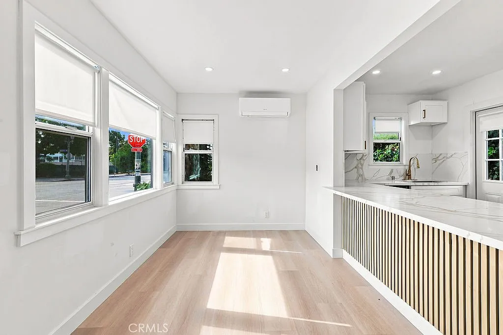 2 bed, 1096 sqft, $3,400 — Photo 4