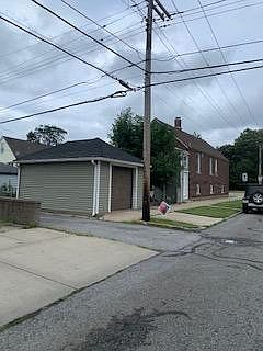 4th image of 2648 Schrage Ave