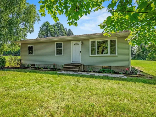 1608 Starry Ln, Effort, PA 18330