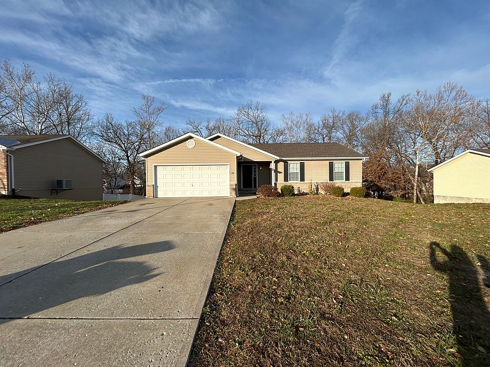 1st image of 135 Parkway Dr