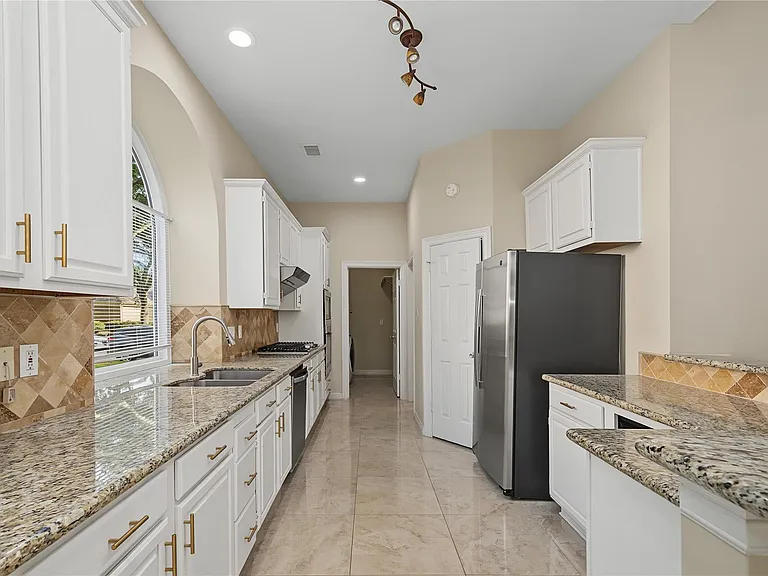 14135 Swallowfield Dr — Photo 28