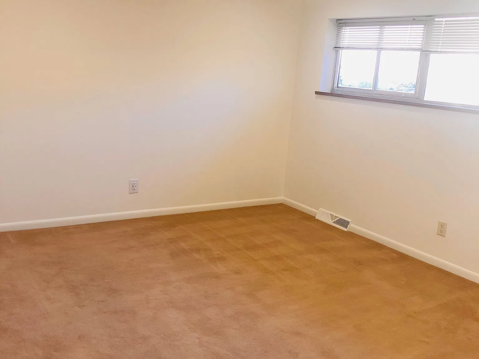 1 bed, 2816 sqft, $900 — Photo 3