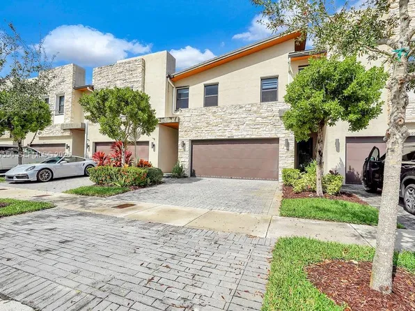 10445 NW 81st Ter, Miami, FL