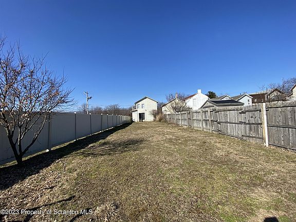 4th image of 816 Capouse Ave