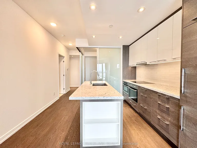 488 University Ave #2601 — Photo 8