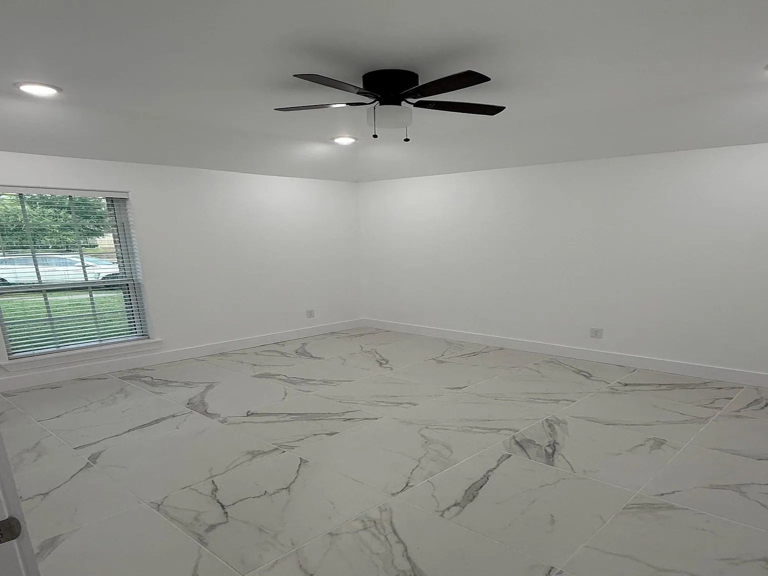 4 bed, 3.0 bath, 2000 sqft, $2,400 — Photo 3