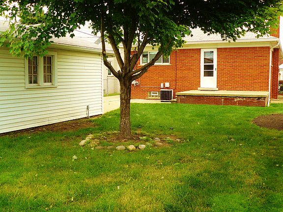 3rd image of 8952 Hubert Ave