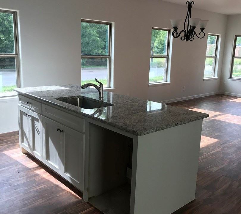 1st image of 3640 Millet Ave