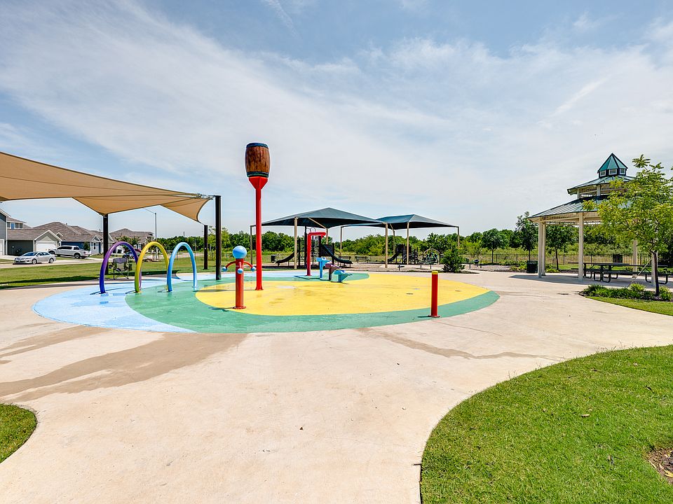 The community park has a splashpad.
