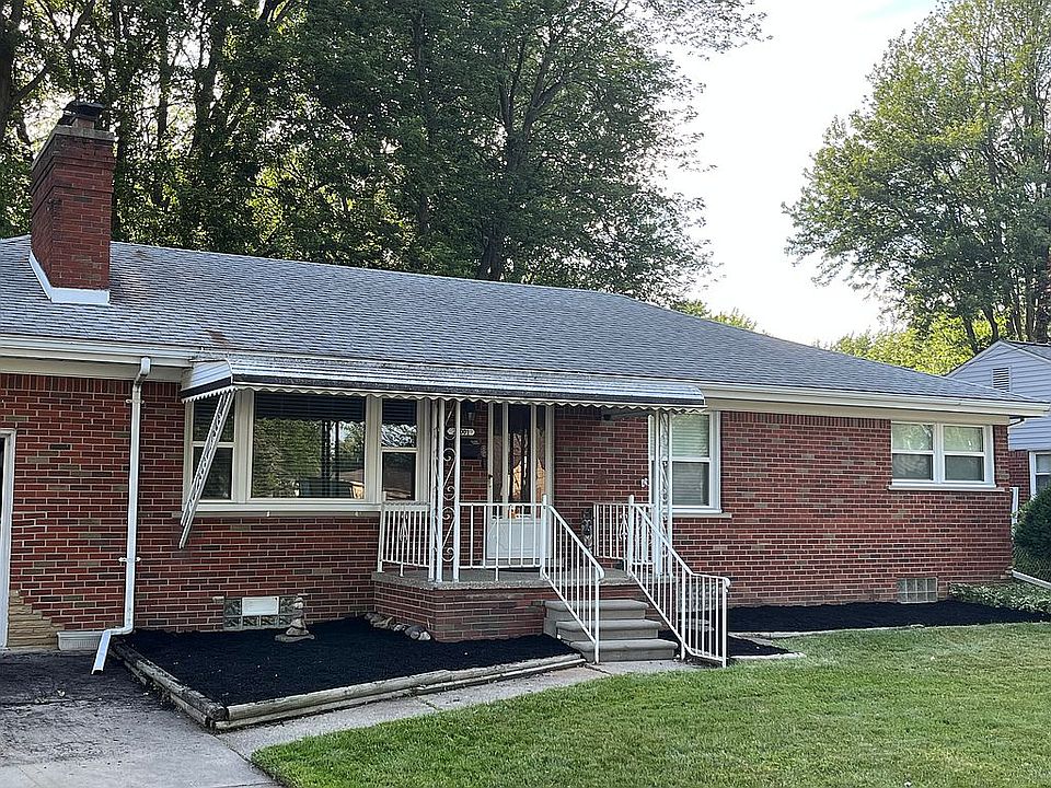 1st image of 28001 Manhattan St