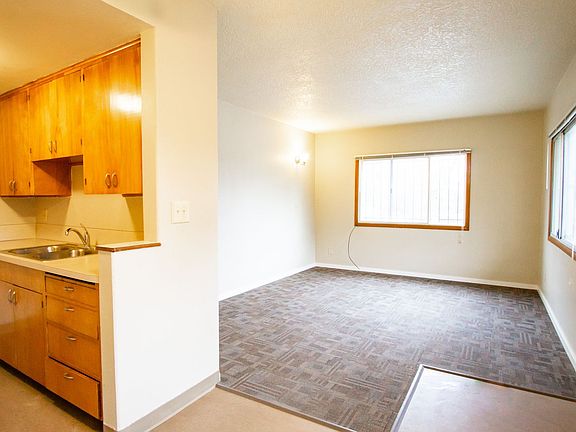 5th image of 1011 NE Prescott St #M
