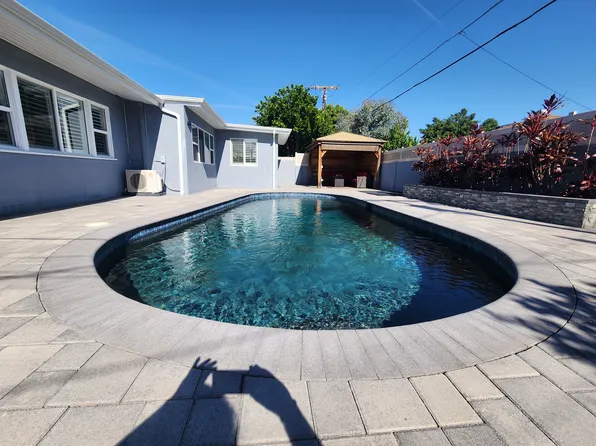 17200 Willard St, Van Nuys, CA 91406