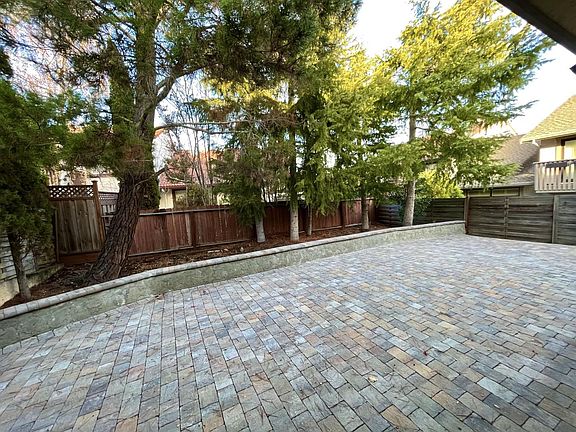 2nd image of 1646 Sugarloaf Dr