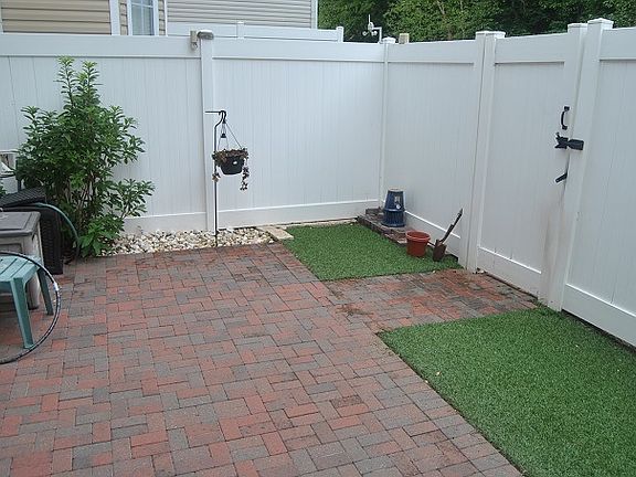 maintenance-free back yard, fenced!