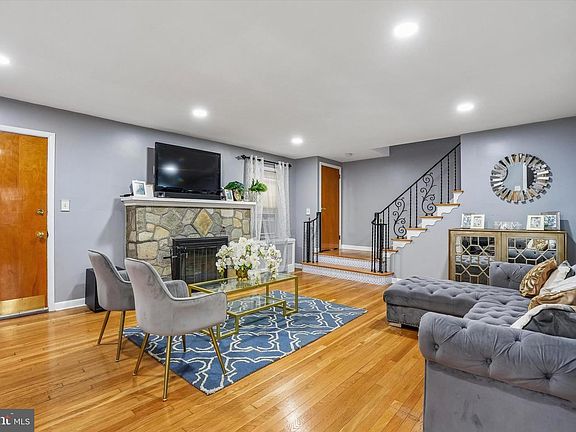 4th image of 162 Redfern St