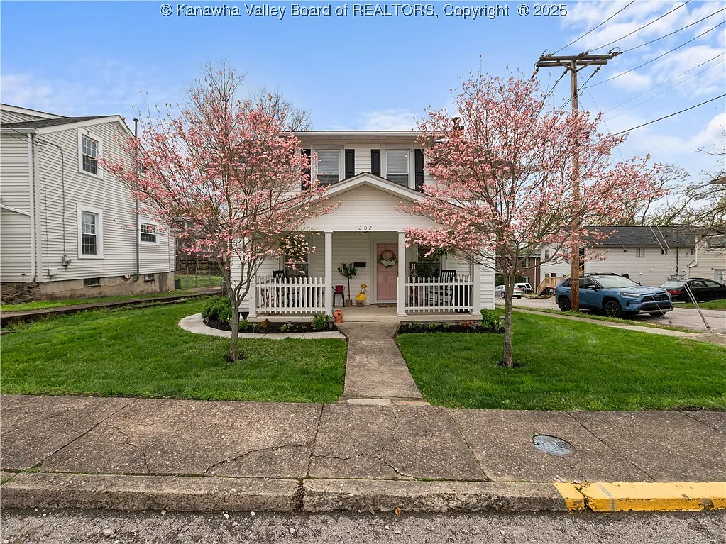 202 Shepherd Ave photo 1