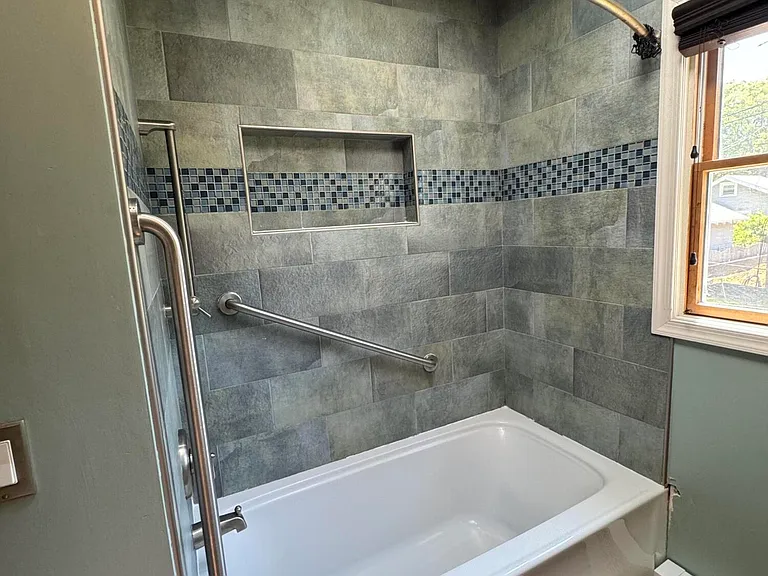 282 Lawrence Ave — Photo 9