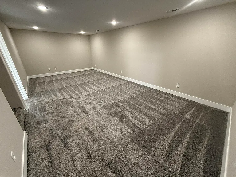 102 Poplar Ct — Photo 12