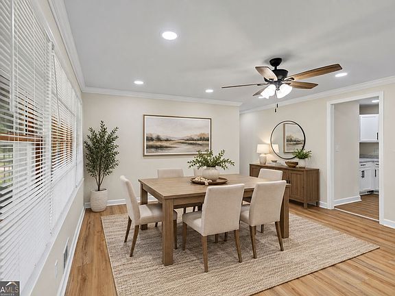 4th image of 2154 Silverdale Rd