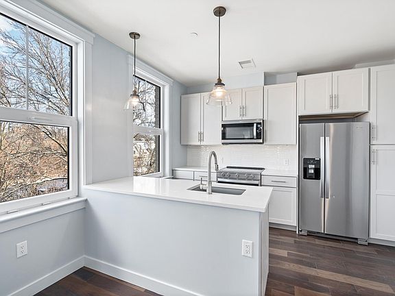 5th image of 134 Babcock St #103