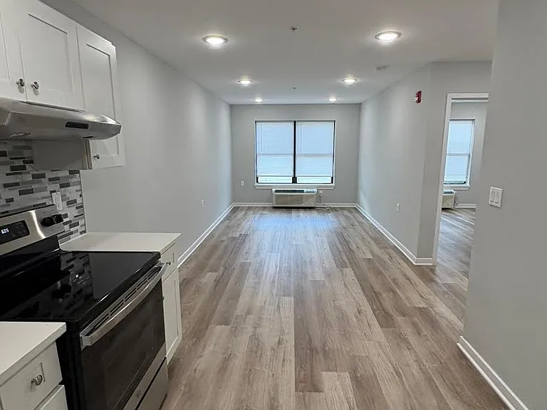 112 Godwin Ave — Photo 3