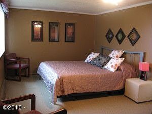 4th image of 752 NE Lake Dr