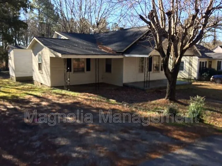 1835 Colonial Ave — Photo 1
