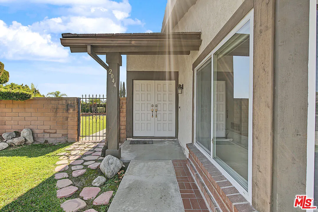 4 bed, 2.0 bath, 1912 sqft, $5,250 — Photo 4
