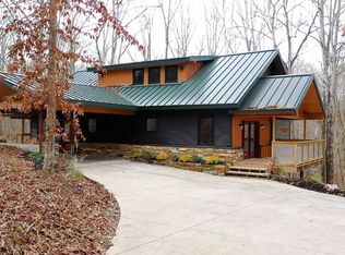 2076 White Bluff Rd, Burns, TN 37029