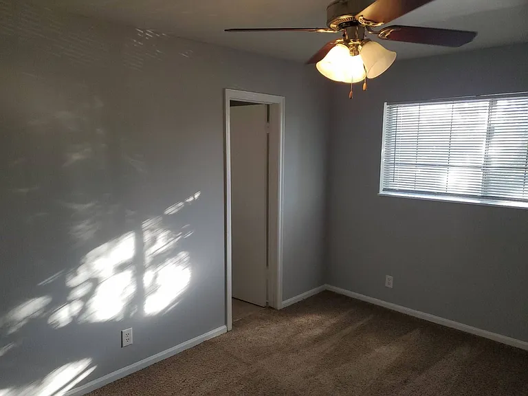 Stratford East Apartments — Photo 72
