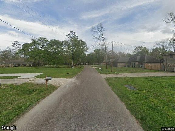 Exterior Neighborhood (street photo)