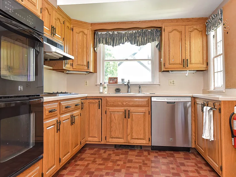 161 Wyckoff Ave — Photo 3