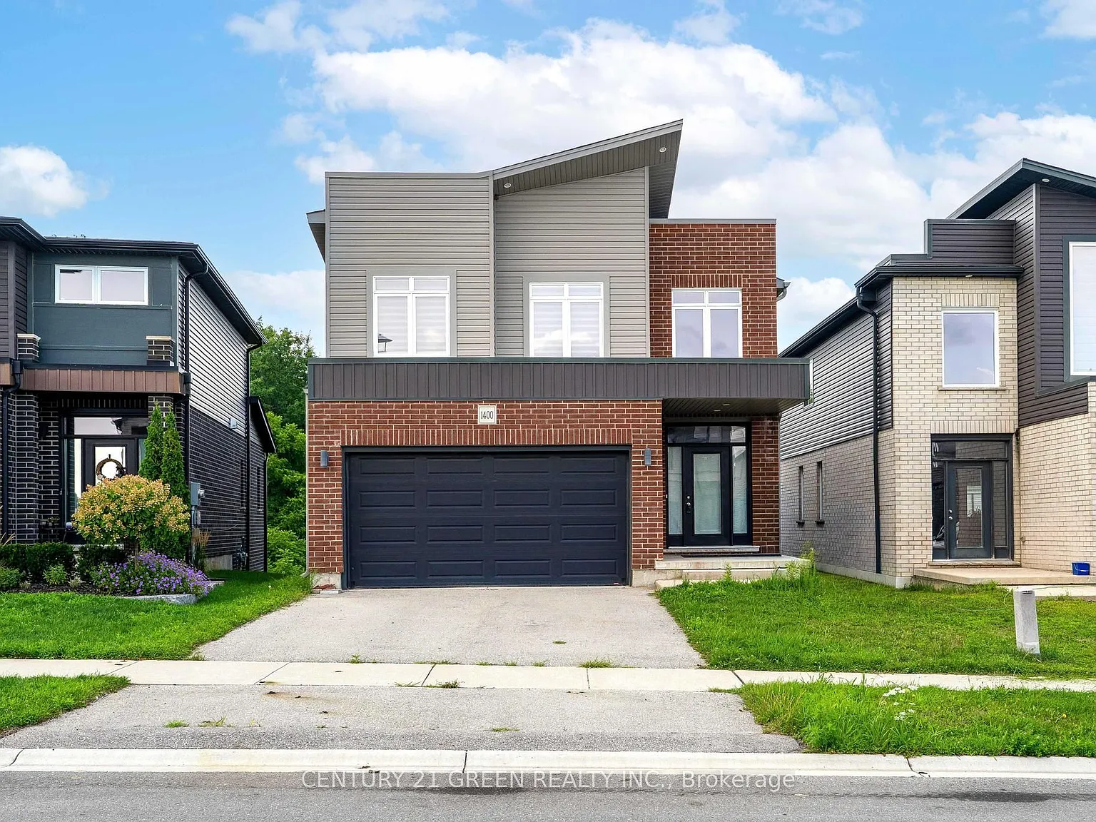 4 bed, $2,800 — Photo 1