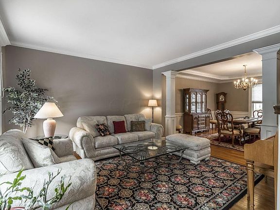 5th image of 575 Riverbend Ave