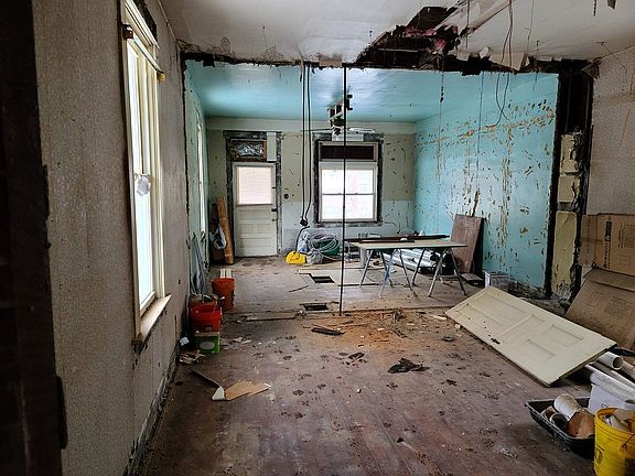 2nd image of 5562 Moorhead St