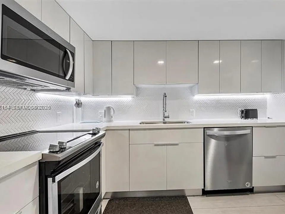 100 Bayview Dr #Penthouse CU-31