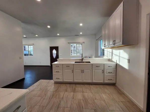 7744 Vineland Ave, Sun Valley, CA 91352