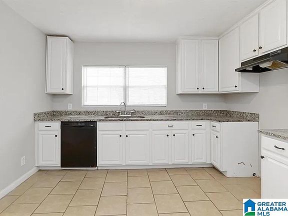 4th image of 3808 Oakwood Dr
