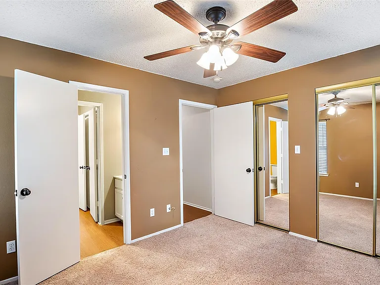 525 Baldwin St — Photo 10