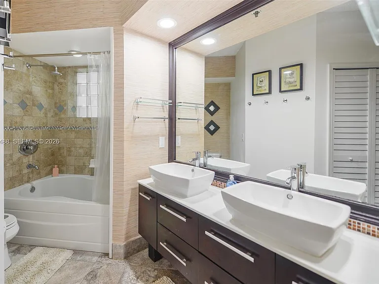 3245 NE 184th St #13101 — Photo 21