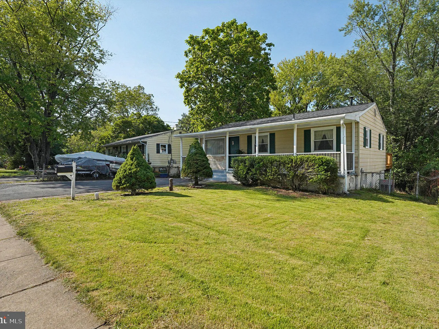 3 bed, 2.0 bath, 910 sqft, $3,000 — Photo 3