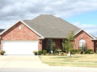 4090 W Stoney Bend Dr, Fayetteville, AR 72704