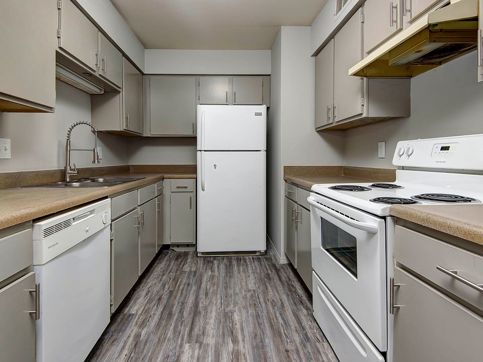 Kitchen - Dishwasher, Stove, Refrigerator & Garbage Disposal