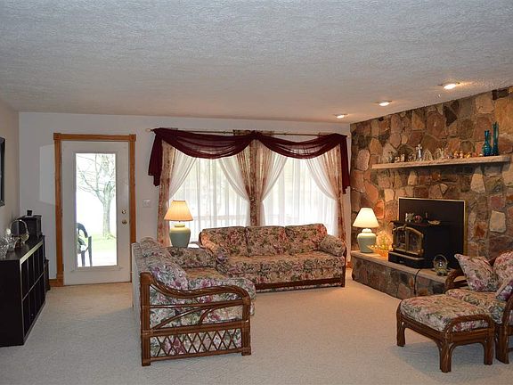 2nd image of 107 Gulfwood Ct
