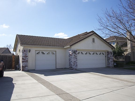 2nd image of 1946 Giuliano Way