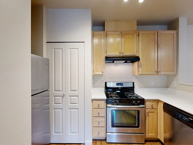 The Hawthorne Apartments — Photo 43