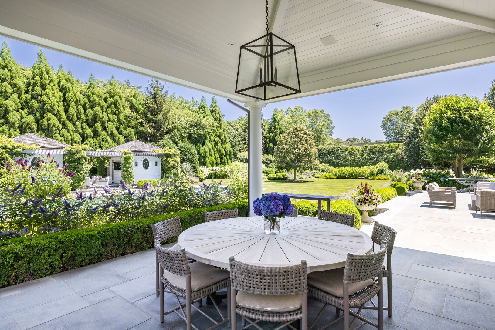  Dining area off kitchen 
