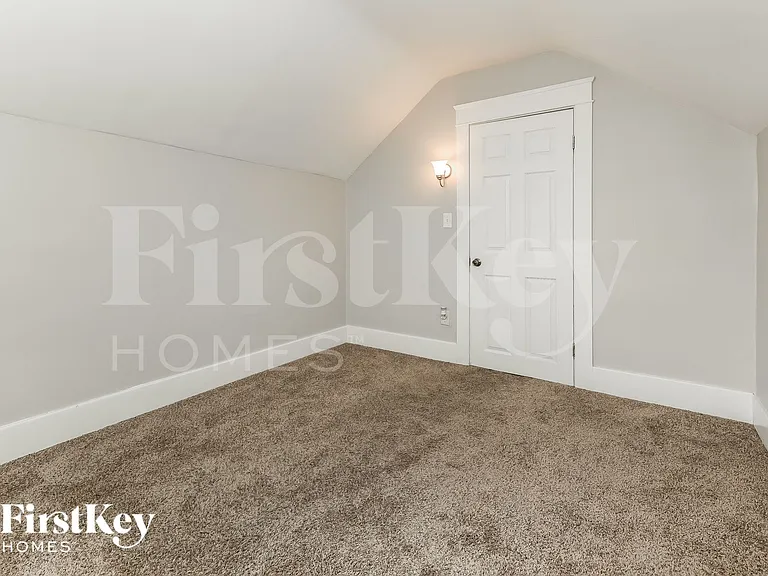 814 Bowditch Ave — Photo 7